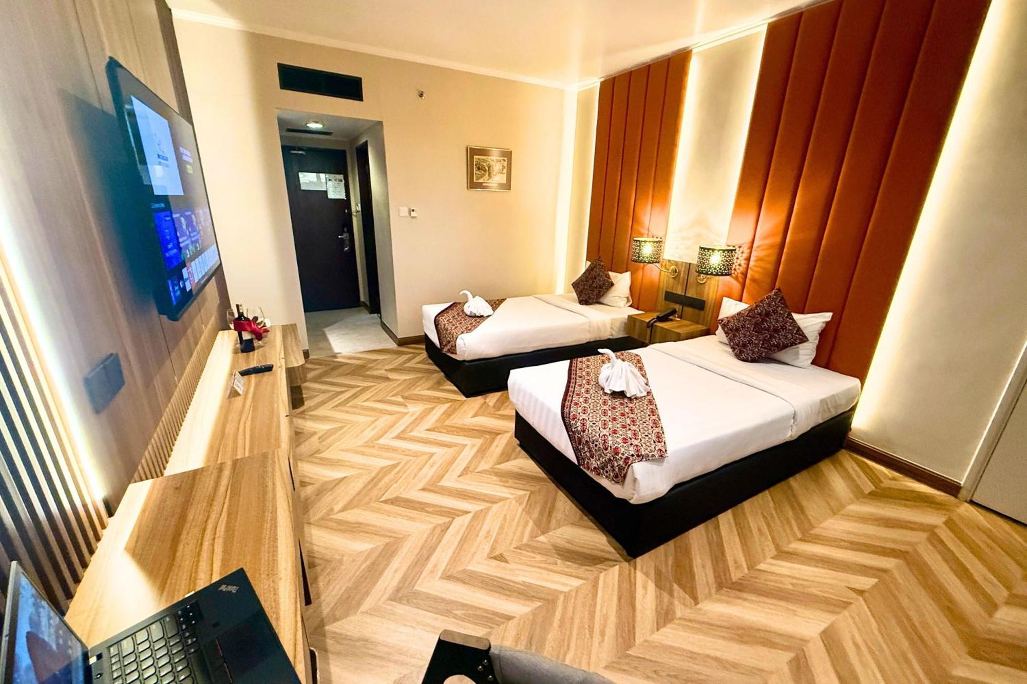 Shangri-la Hotel 3*