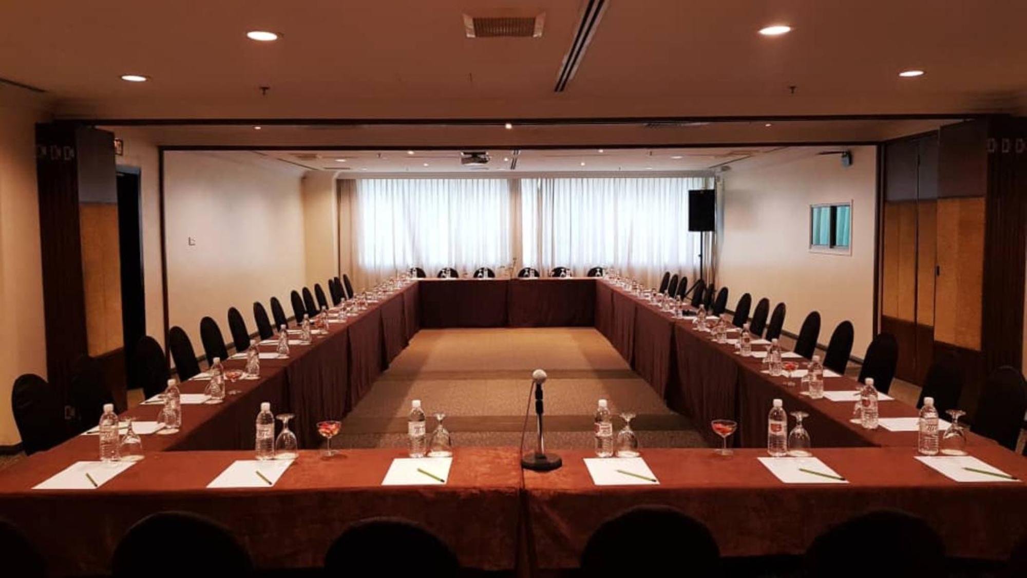 Shangri-la Hotel 3*
