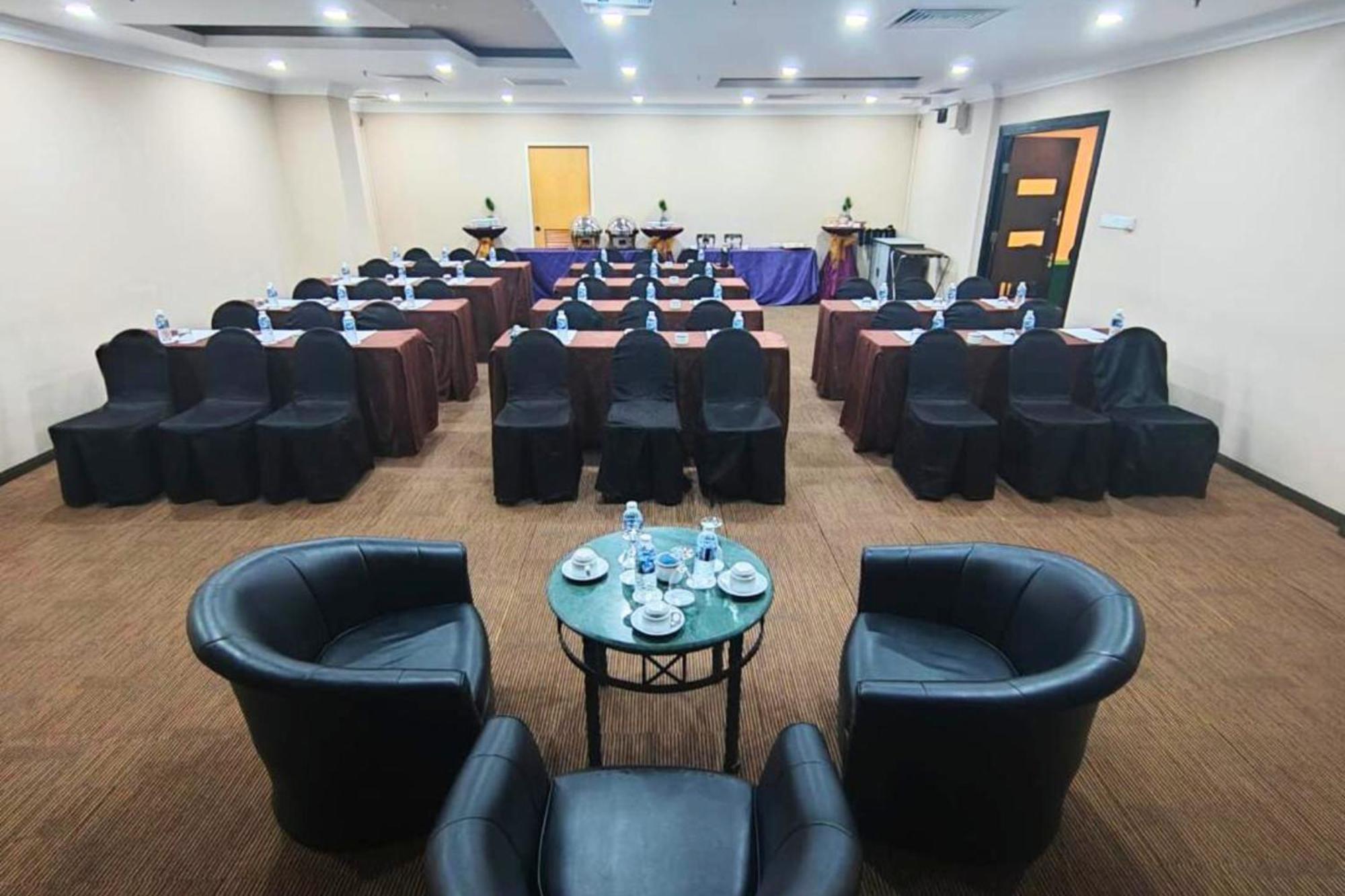 Hotel Shangri-la 3*