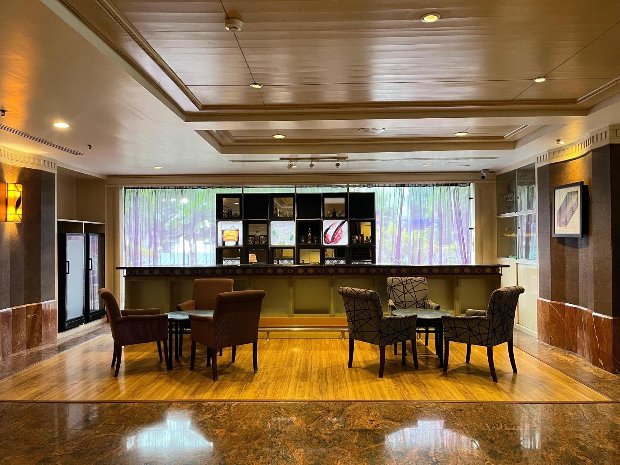 Hotel Shangri-la 3*